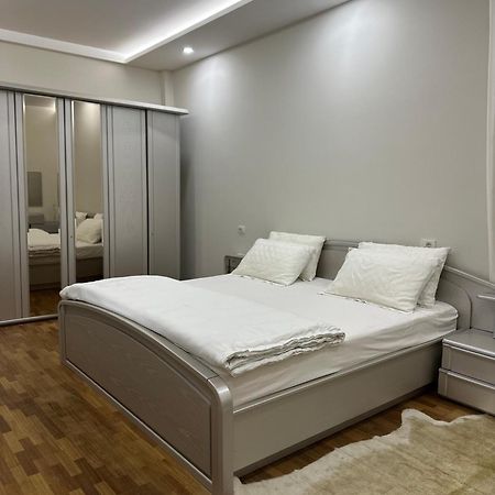 טיראנה Dry Lake Apartment מראה חיצוני תמונה